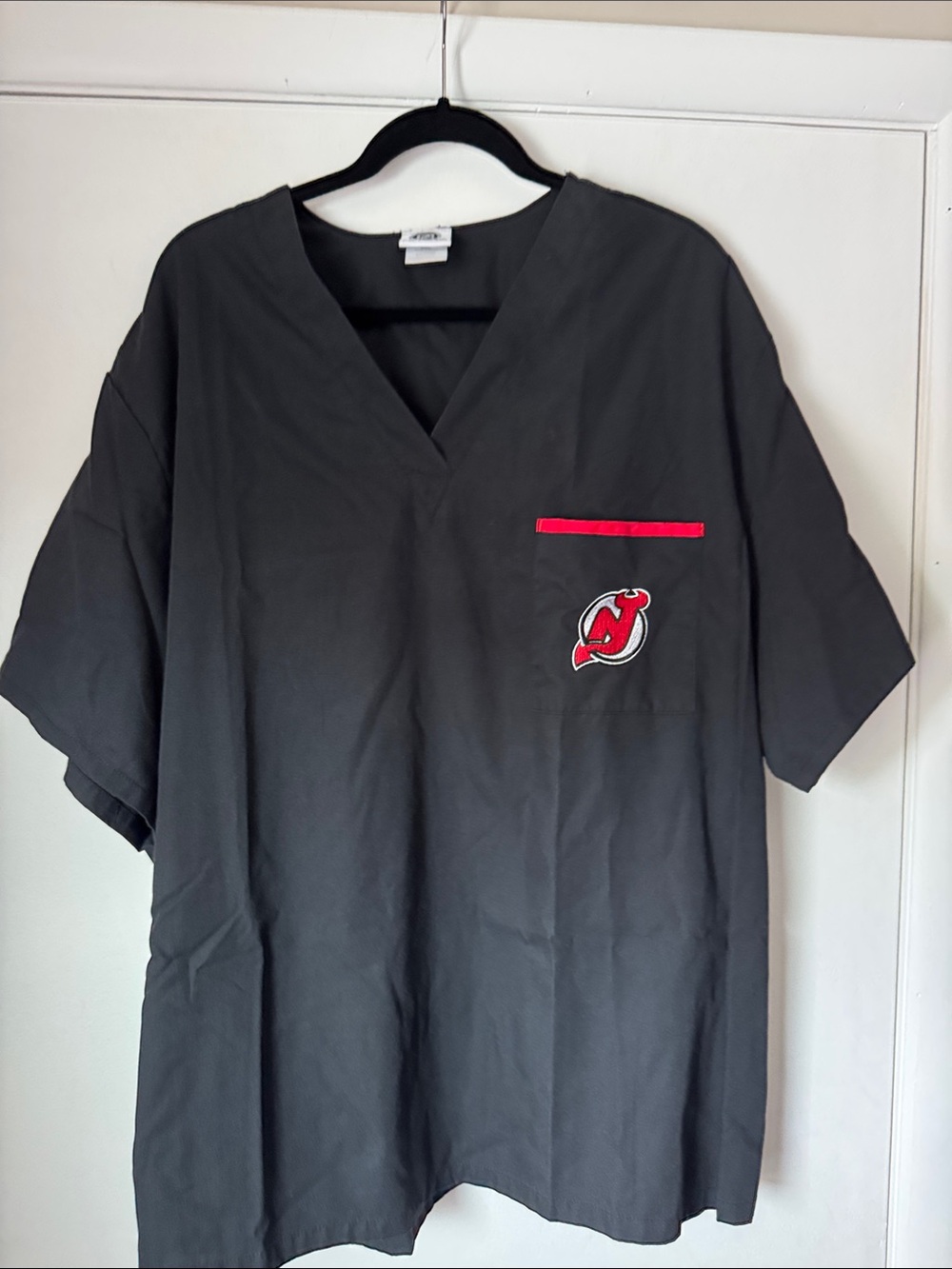 NHL NJ Devils Men’s Scrub Top